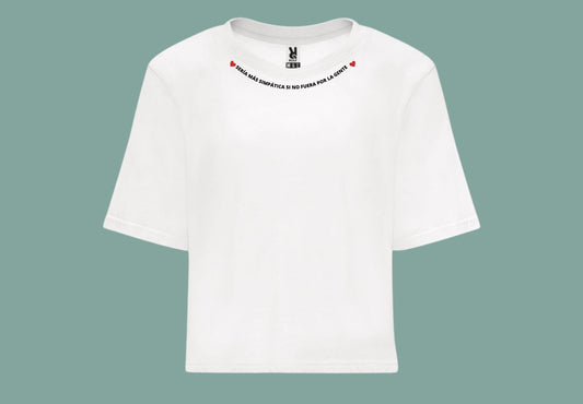 Sería mas simpática...