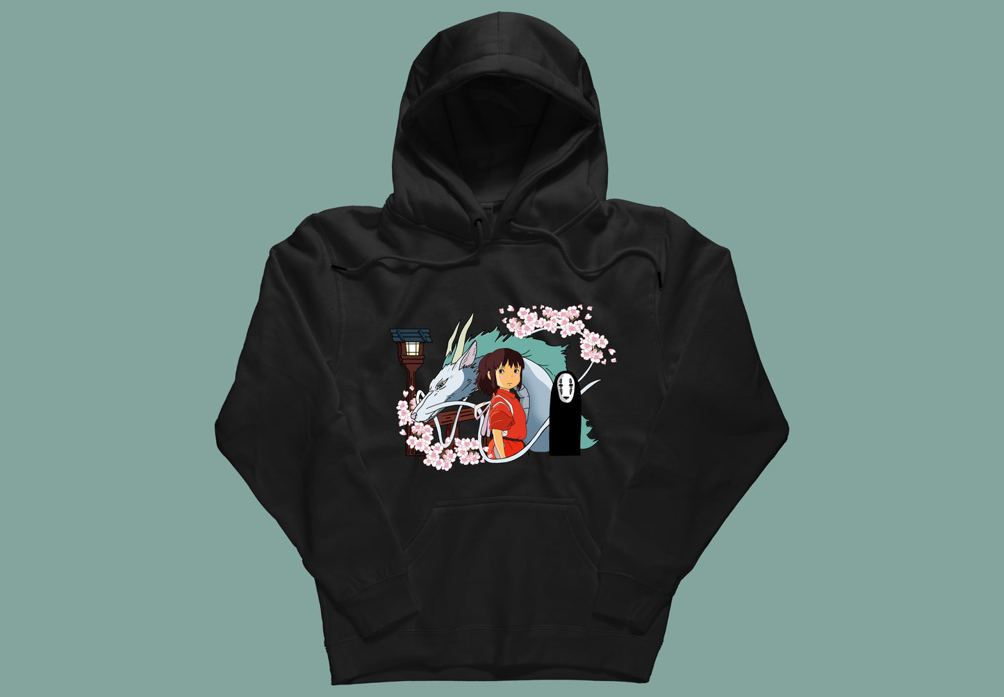 Sudadera unisex en color negro con ilustración de los personajes de el Viaje de chihiro.