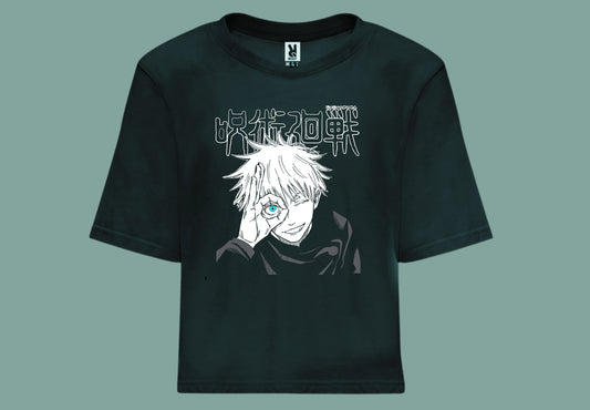 camiseta croptop negra Gojo Jujutsu Kaisen ojo brillante anime