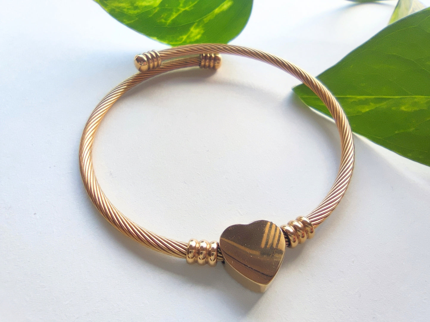 Pulsera rígida corazón