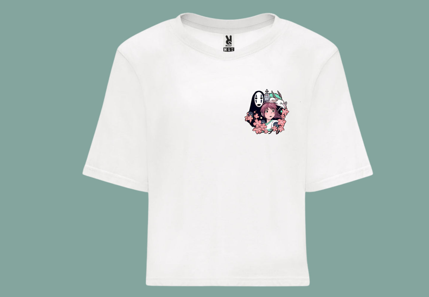 Camiseta blanca croptop Chihiro. Vista frontal. Impresión pequeña