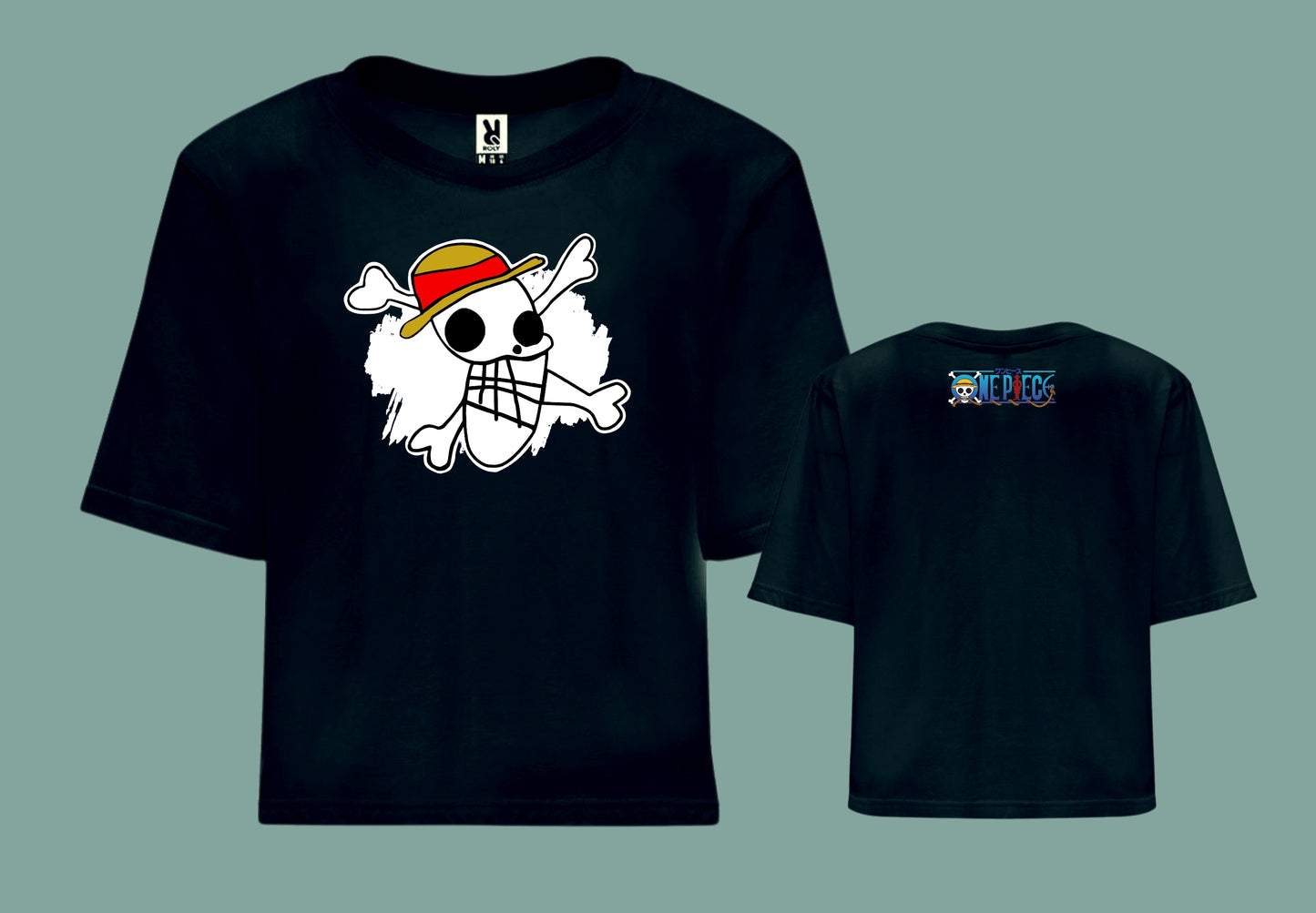 Camiseta croptop en color negro con ilustración delantera y trasera con la bandera de One piece.