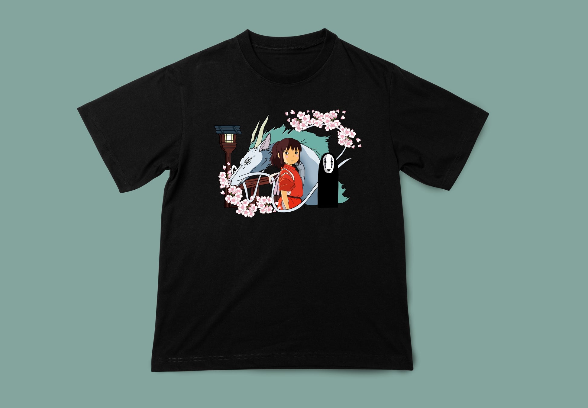 Camiseta unisex en color negro ocn ilustración de los personajes de el Viaje de chihiro. 