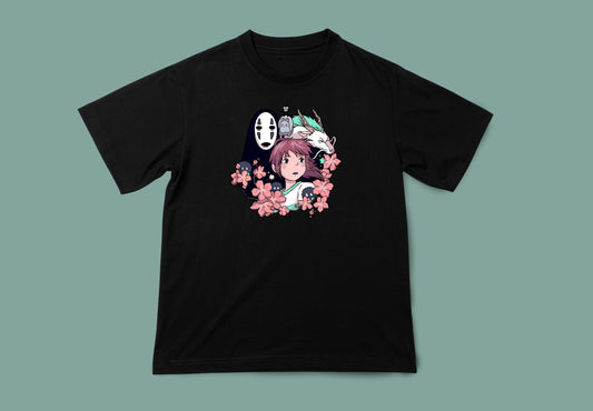 Camiseta negra unisex Chihiro. Vista frontal. Impresión grande