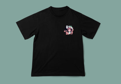 Camiseta negra unisex Chihiro. Vista frontal. Impresión pequeña.