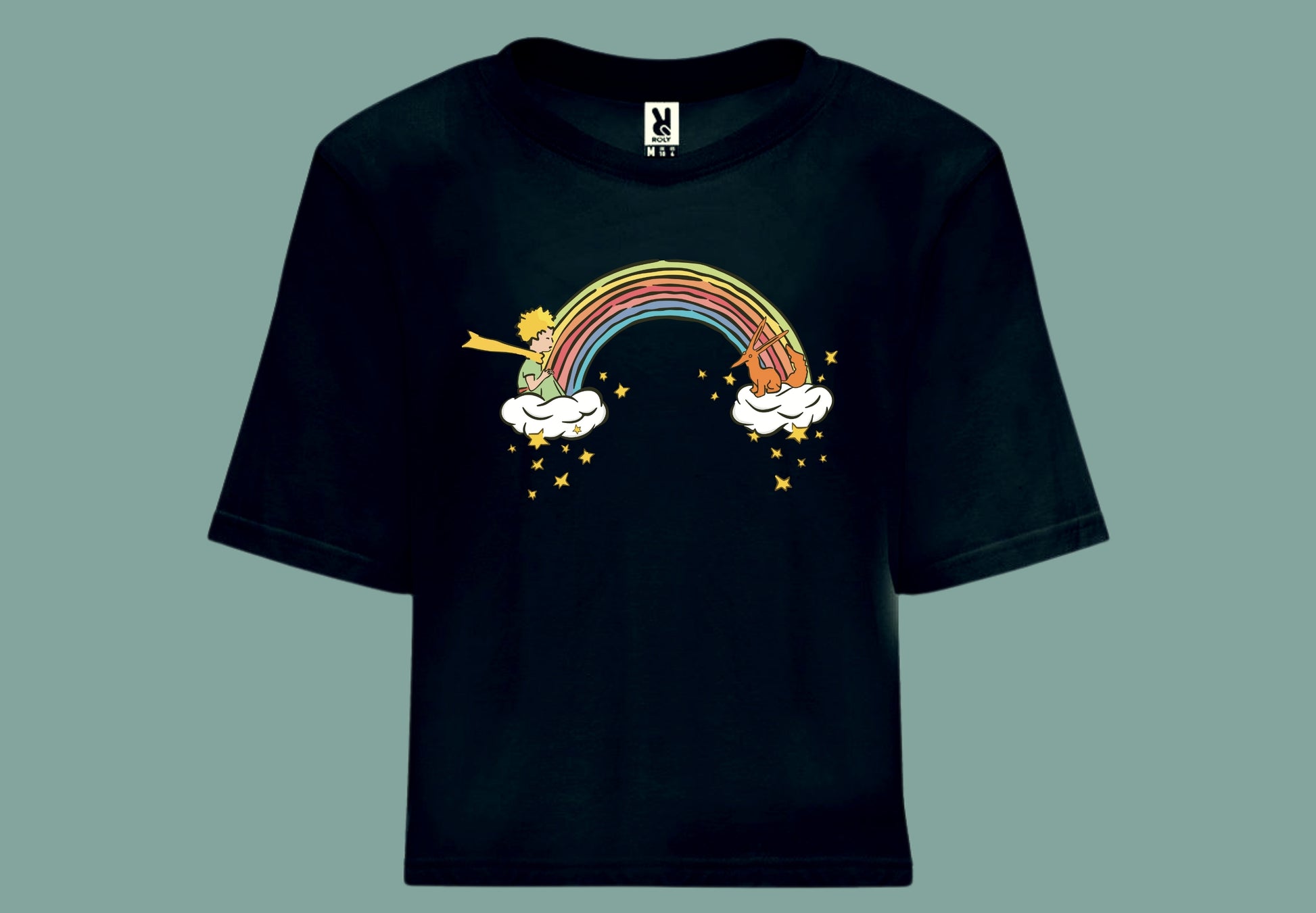 camiseta croptop negra el principito arcoiris vista delantera.